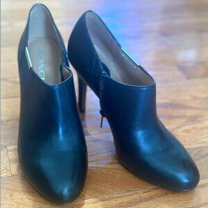 Coach Black Leather Seneca Heeled Ankle Booties  Size 8 Condition: Excellent